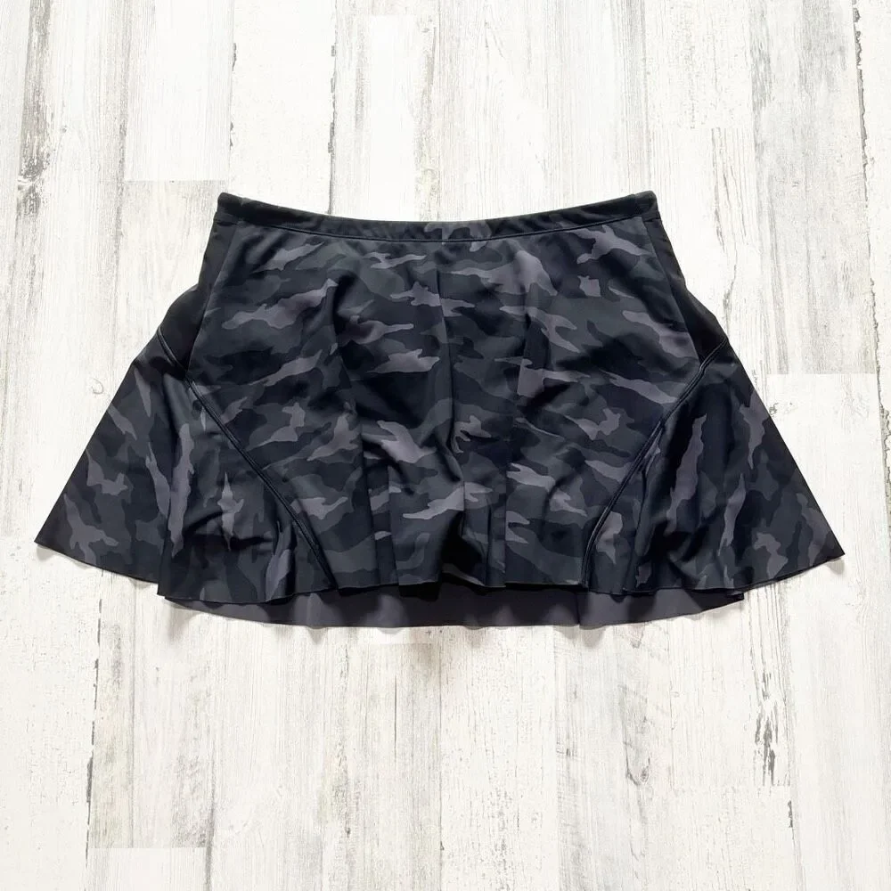 Athleta Match Point Skort Sz L in Black Camo